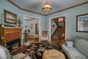 TV, fireplace, offices