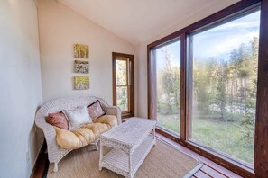 TV, peis og kontorer