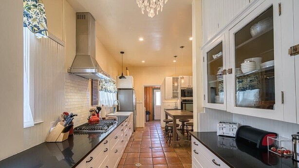 Coffee/tea maker, fridge, microwave, oven - Josephine — Restored 4BR Victorian, Hot Tub, Walk to Main St Leadville, Sleeps 8 (Leadville)
