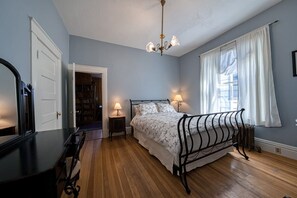 4 bedrooms, WiFi, bed sheets