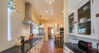 4BR Victorian–Hot Tub–Short Walk to Harrison Ave