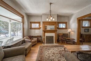 TV, DVD player, books, offices