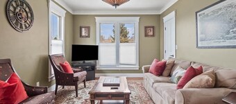 Stylish, Cozy 3BR Victorian w/ BBQ, Spacious