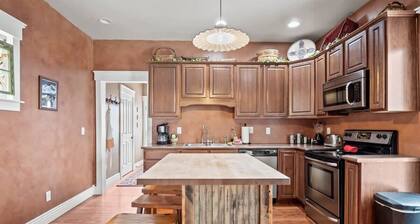 Stylish, Cozy 3BR Victorian w/ BBQ, Spacious