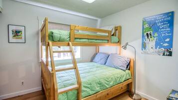 3 bedrooms, travel cot, WiFi, bed sheets