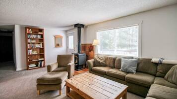 Televisio, DVD-soitin, työhuone