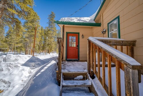 3BR Cozy Cabin - Tranquil Forest - Pet Friendly