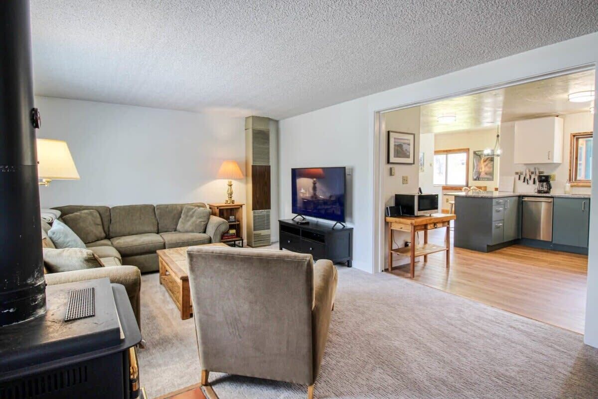TV, DVD player, offices