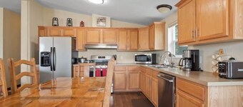 3BR Mountain View - Covered Patio - Pet Friendly