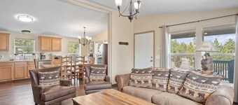 3BR Mountain View - Covered Patio - Pet Friendly