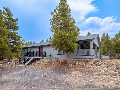 3BR Mountain View - Covered Patio - Pet Friendly