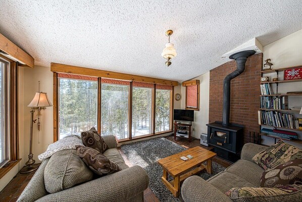 TV, fireplace, stereo, offices