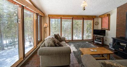 5BR Cozy Group Getaway - Views - Game Room