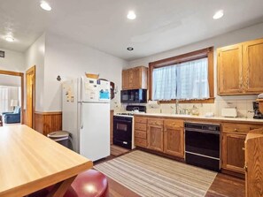 Fridge, microwave, oven, dishwasher