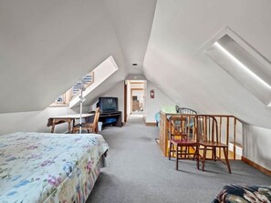 4 bedrooms, WiFi, bed sheets