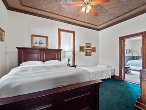 3 slaapkamers, een strijkplank/strijkijzer, wifi, beddengoed