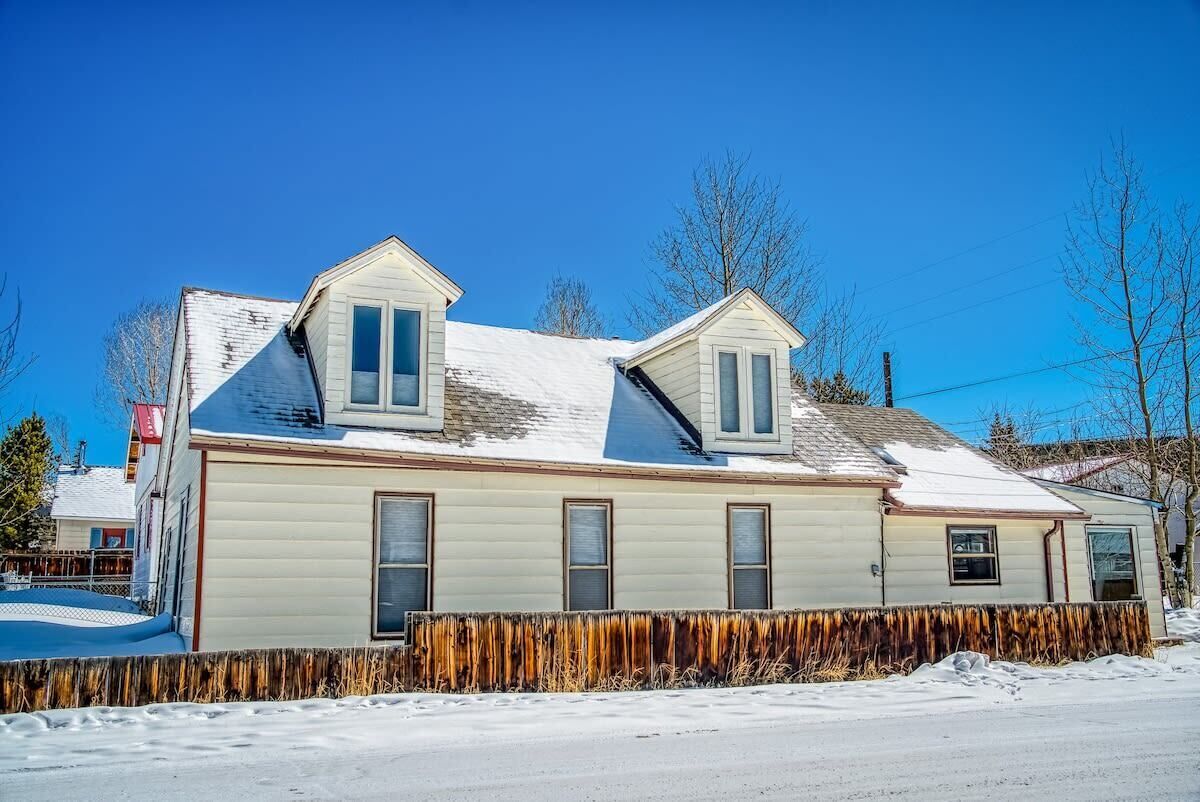 2BR Victorian Home: Mountain View & Near Town