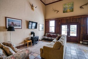 TV, fireplace, offices