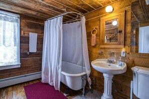 Badekar, hårtørrer, håndklæder