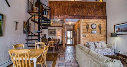 The Rosemont — Historic 4BR Leadville Victorian, Loft, Fireplace, 2 Blocks Down