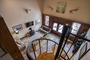 Fernseher, Kamin, Arbeitsbereiche