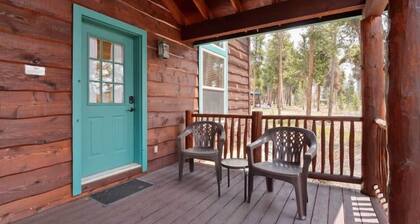 2BR Mountain Cabin w/ Loft: View, Loft, Fireplace