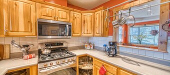 3BR - Hot Tub, Jacuzzi, Stunning Mt. Elbert Views