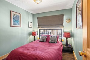 3 habitaciones, tabla de planchar con plancha, wifi y ropa de cama 