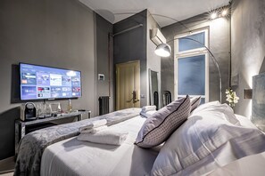 Superior Family Room | Minibar, in-room safe, individually furnished, iron/ironing board - Mama's Home Florence (Florence)