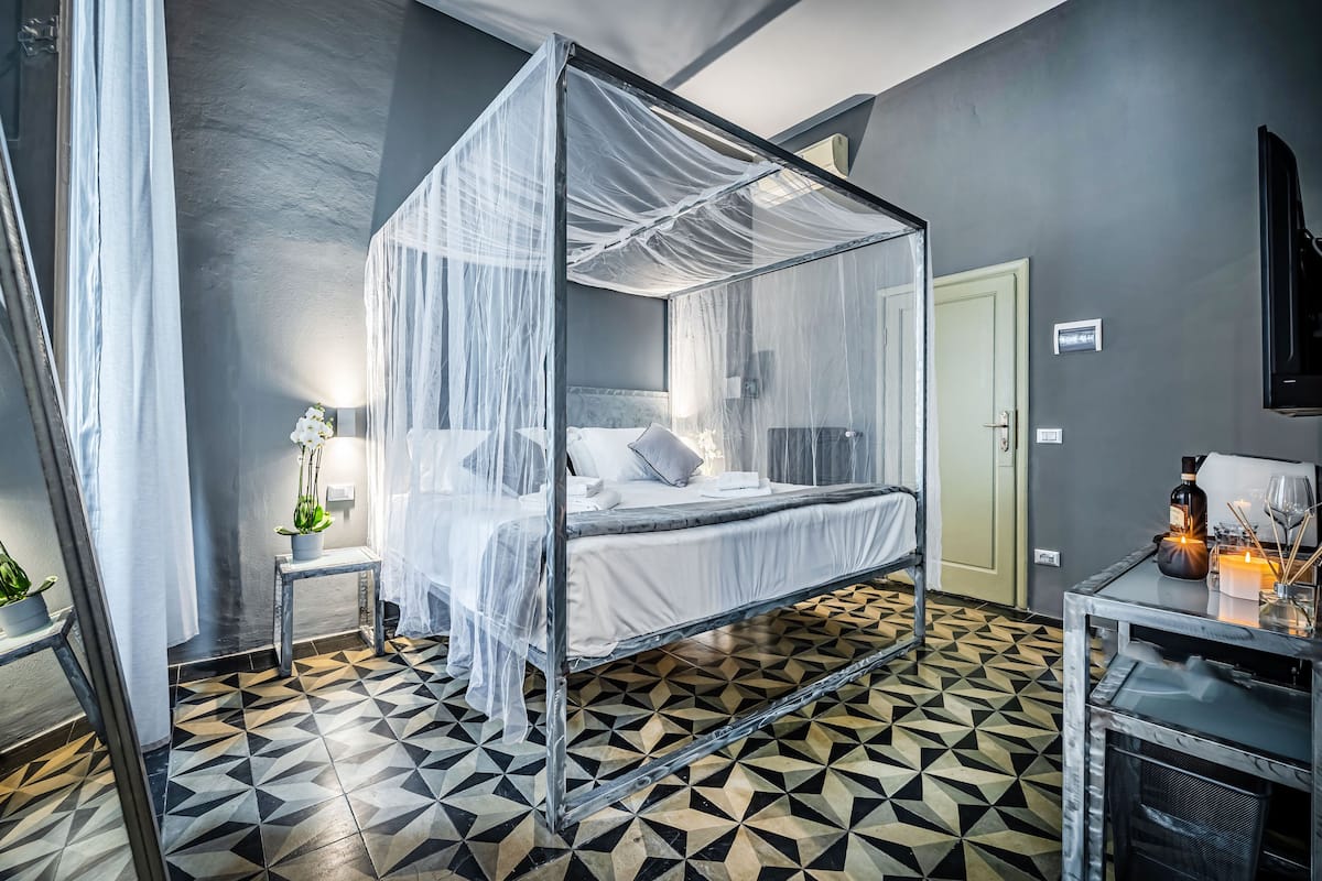 Deluxe Double Room, River View | Bar mini, peti besi dalam bilik, dilengkapkan perabot secara berasingan