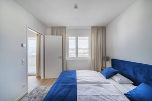 3 bedrooms, iron/ironing board, travel crib, WiFi - High-End penthouse with lake view and terrace (Gmunden)