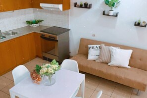 Private kitchen - Ground Floor Mini apt (Heraklion)