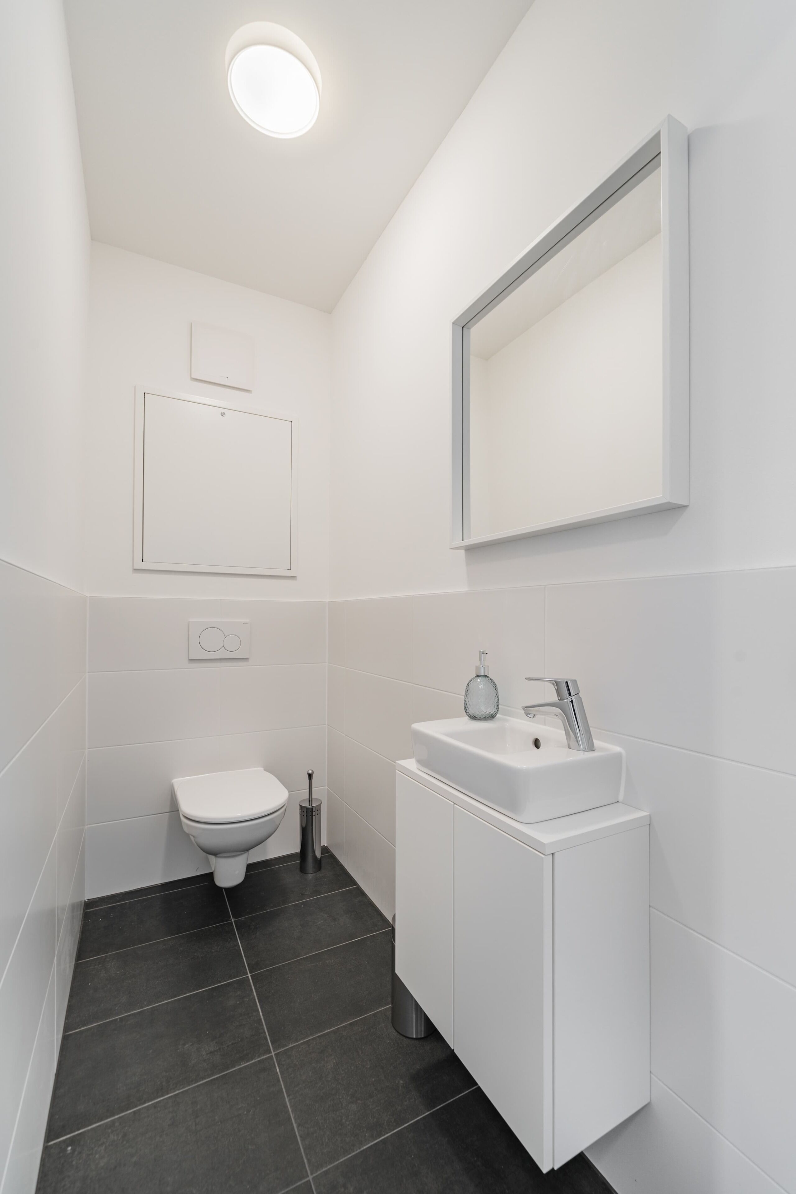 Bathtub, hair dryer, towels