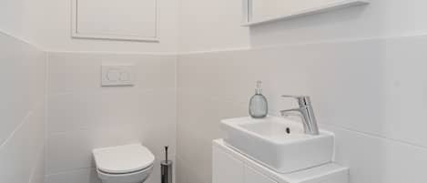 Tina, secadora de cabello, toallas