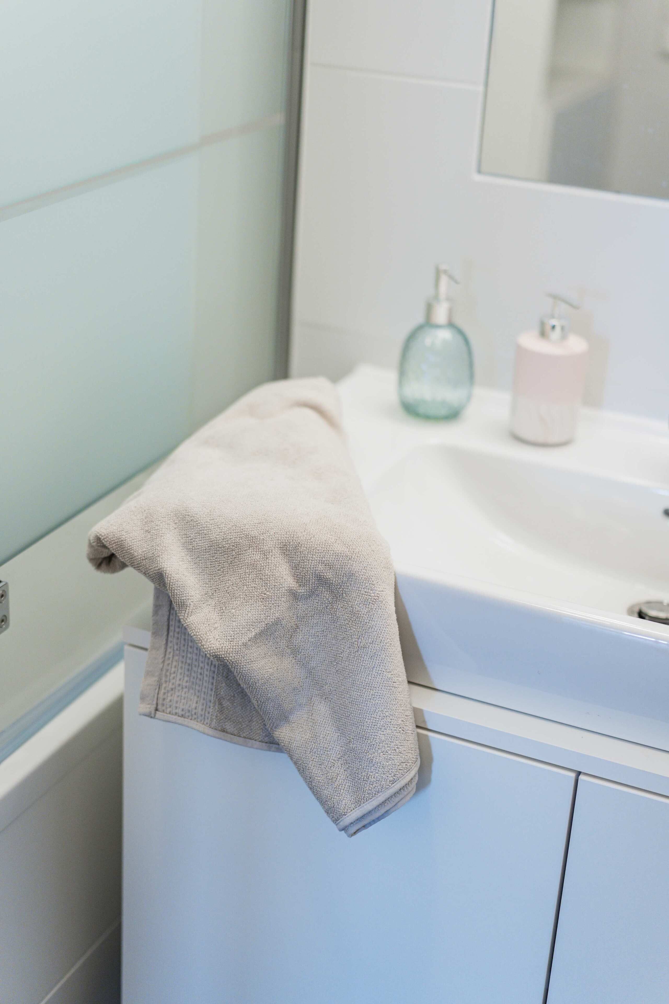 Badewanne, Haartrockner, Handtücher