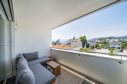 3 Zimmer Apartment mit Blick auf die Stadt