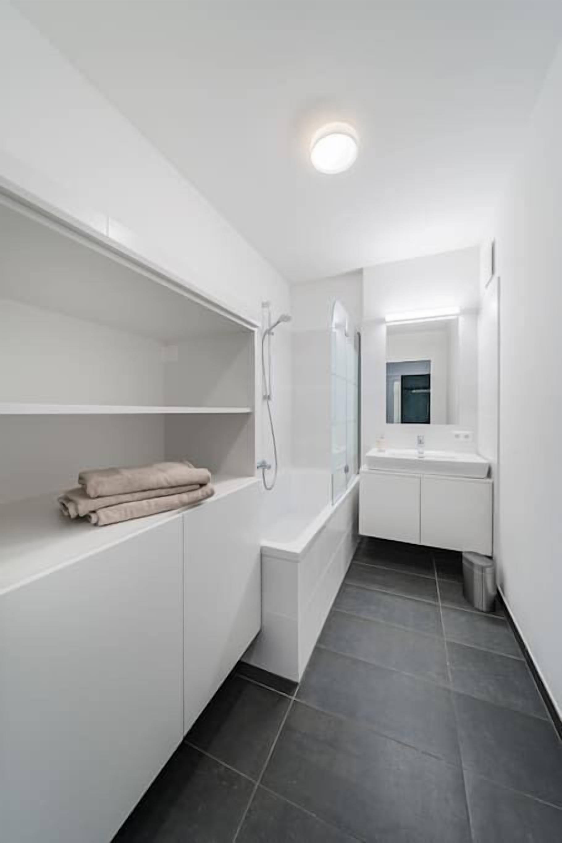 浴缸、吹风机、毛巾