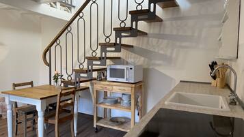 Réfrigérateur, plaque de cuisson, cafetiÚre/bouilloire