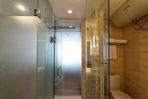 A modern bathroom with a glass shower enclosure, a toilet, and a towel rack. - Huzhiyun Hotel (Chengjiang)