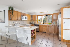 Private kitchen - Steps from Surf and Sand in Southold! (Southold)