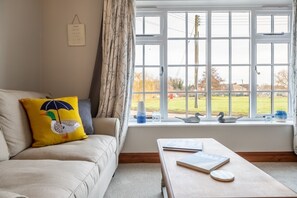 TV, fireplace - Cornloft Cottage, South Creake, Norfolk (South Creake)
