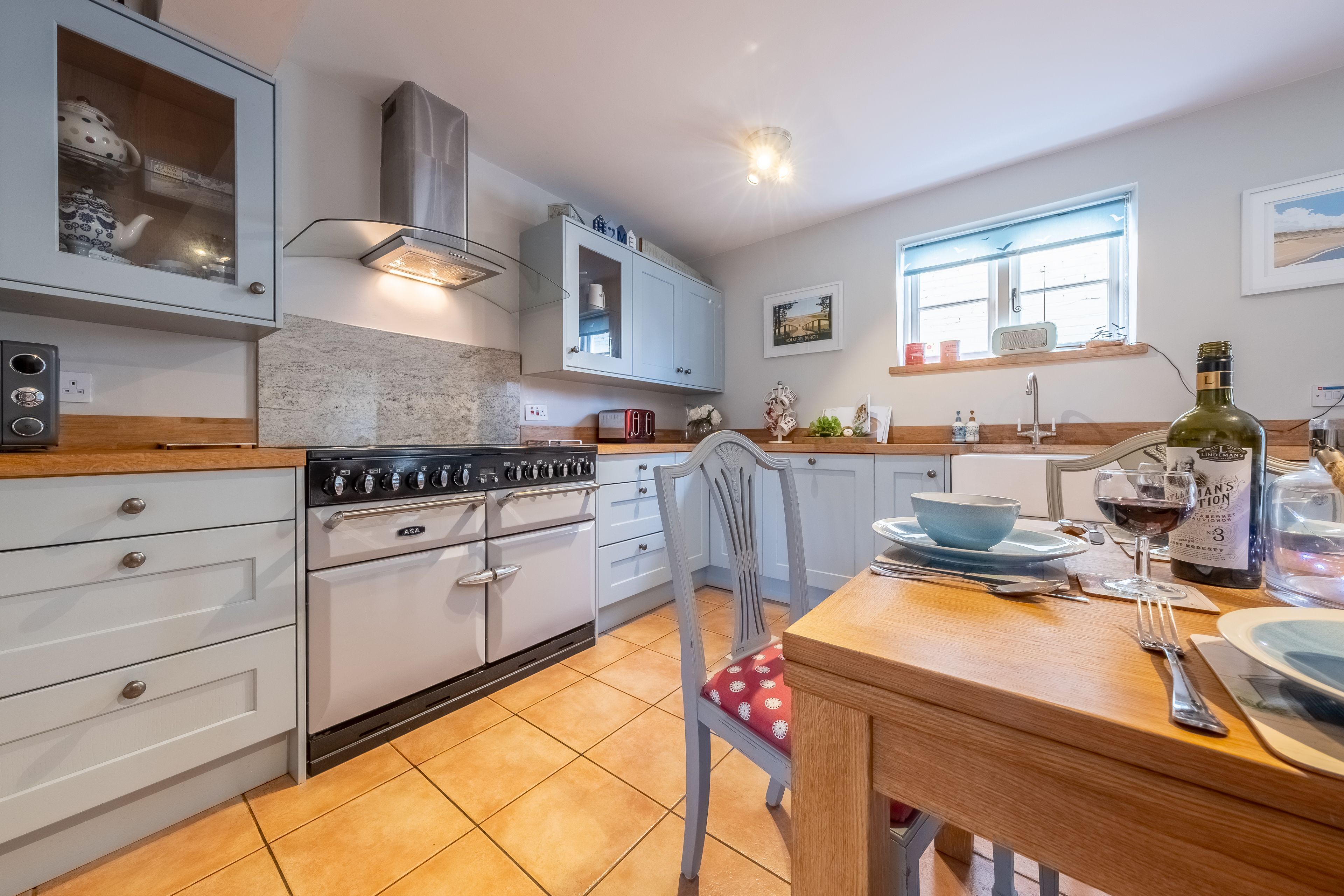 Geladeira, micro-ondas, fogão, lava-louças