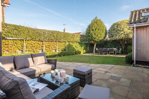 Outdoor dining - Cedar House, Holt, Norfolk (Holt)