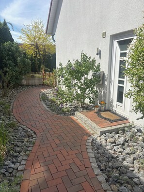 Property grounds - Rose Garden vacation apartment in Fischbeck (Hessisch Oldendorf)
