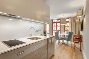 Studio | Private kitchen | Mini-fridge, oven, stovetop, espresso maker