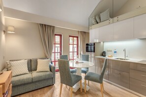 Duplex | Living area | 1-inch flat-screen TV with cable channels - Oporto Home Wine Cellars  (Vila Nova de Gaia)