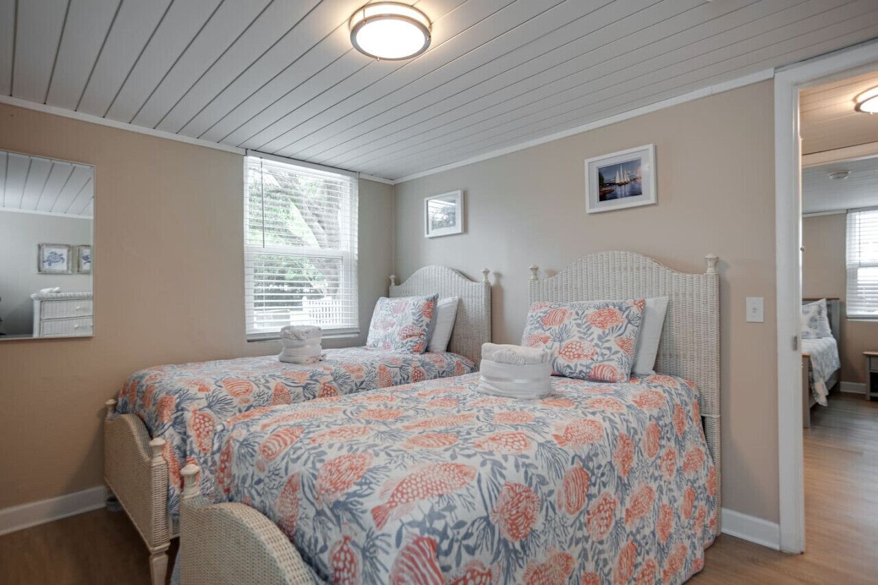 2 室のベッドルーム、デスク、アイロン / アイロン台、WiFi