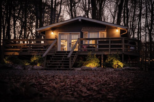 Cozy Cottage in Locust Lake w/ Seasonal Lake Views