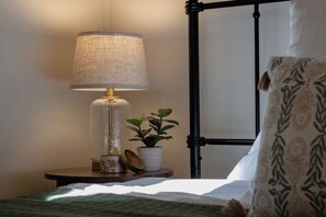 2 bedrooms, travel cot, free WiFi, bed sheets