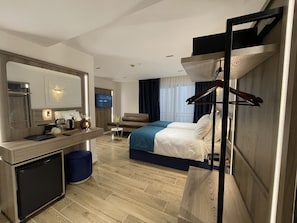 Deluxe Twin Room | Hochwertige Bettwaren, Betten mit Memory-Foam-Matratzen, Minibar